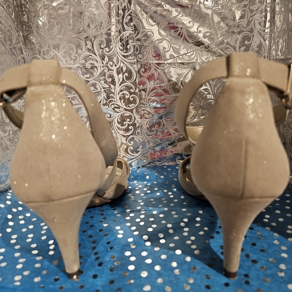 Kelly & Katie nude glitter Heels - Picture 4 of 5